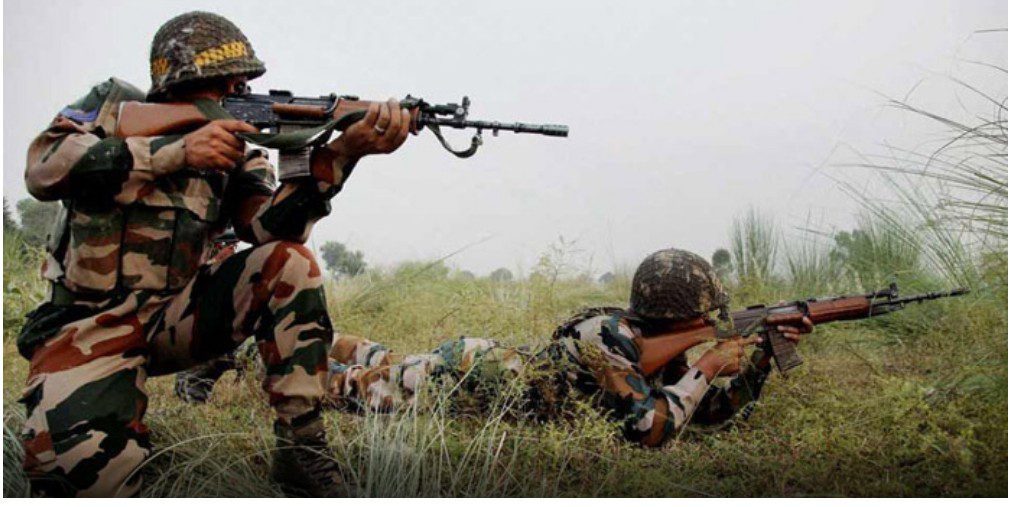 ਸ਼ੋਪੀਆ ‘ਚ ਹਿਜ਼ਬੁਲ ਅੱਤਵਾਦੀਆਂ ‘ਚ ਮੁਕਾਬਲਾ ਜਾਰੀ, ਤਿੰਨ ਜਵਾਨ ਸ਼ਹੀਦ