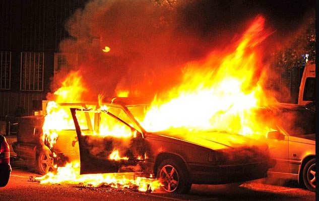 ਜੈਪੁਰ ‘ਚ ਚੱਲਦੀ ਕਾਰ ‘ਚ ਲੱਗੀ ਅੱਗ, ਜਾਨੀ ਨੁਕਸਾਨ ਤੋਂ ਬਚਾਅ