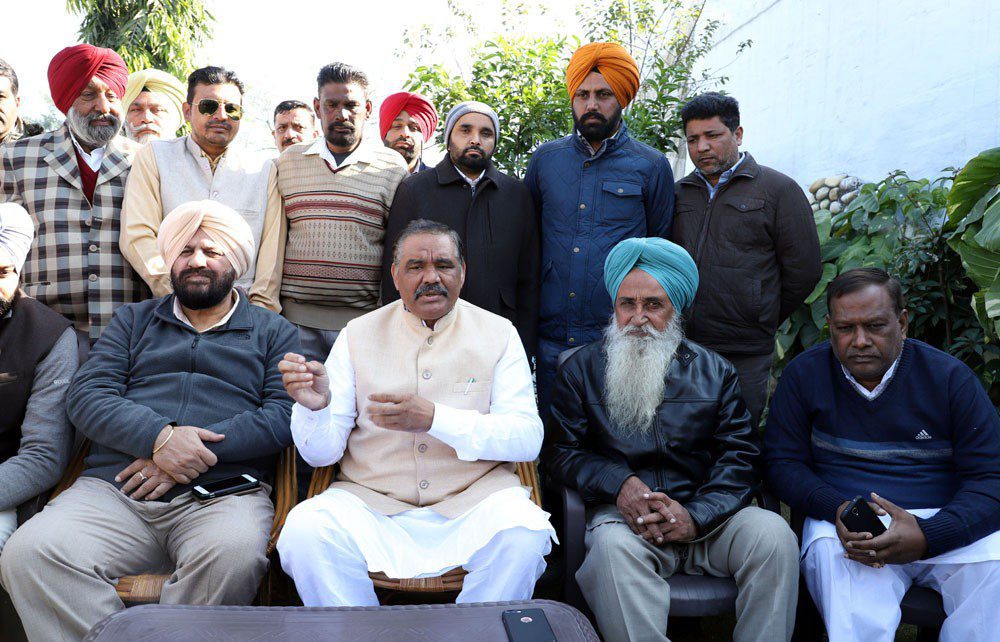 ਕਾਂਗਰਸੀਆਂ ਨੇ ਬੂਥਾਂ ‘ਤੇ ਕਬਜ਼ੇ ਕਰਕੇ ਲੋਕਤੰਤਰ ਦਾ ਘਾਣ ਕੀਤਾ : ਵਿਜੇ ਸਾਂਪਲਾ