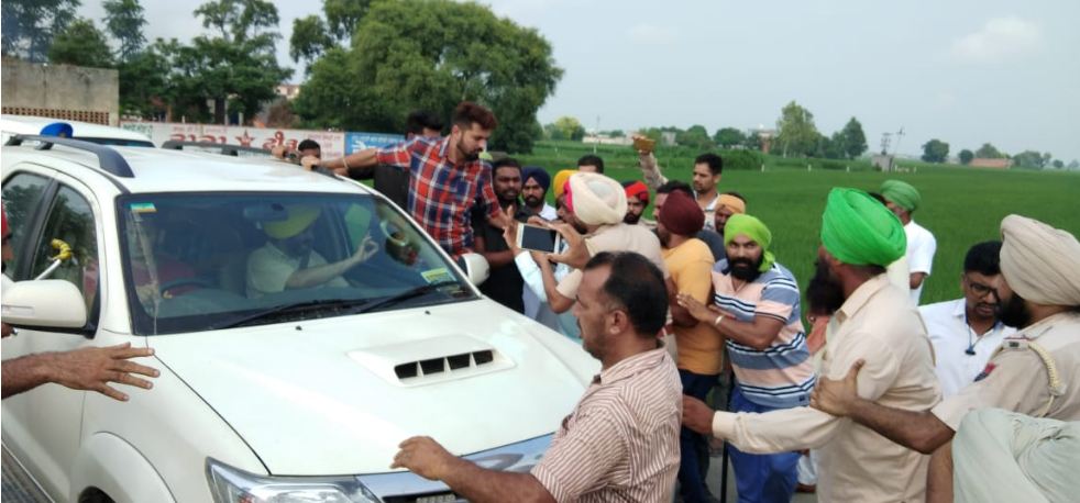 ਸਸਕਾਰ ‘ਤੇ ਵੀ ਨਾ ਟਲੇ ਖਹਿਰਾ ਹਮਾਇਤੀ, ਭਗਵੰਤ ਮਾਨ ਦਾ ਕੀਤਾ ਘਿਰਾਓ