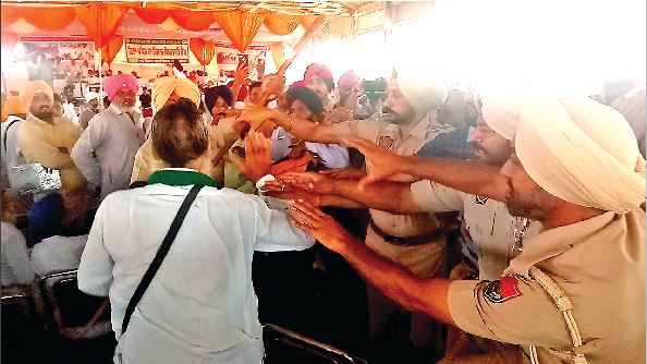 ਕਿਸਾਨ ਮੇਲੇ ‘ਚ ਕਿਸਾਨਾਂ ‘ਤੇ ਲਾਠੀਚਾਰਜ