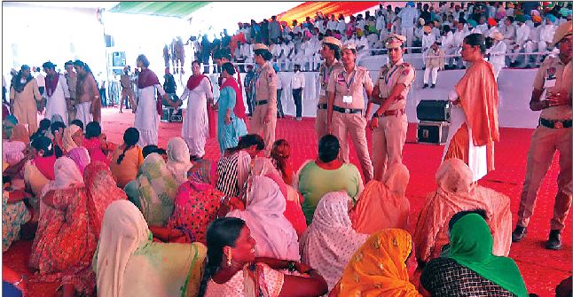 ਹਰਿਆਣਵੀ ਸ਼ਰਾਬ ਨੂੰ ਟੁੱਟ ਕੇ ਪਏ ਰੈਲੀ ‘ਚ ਪਹੁੰਚੇ ਲੋਕ