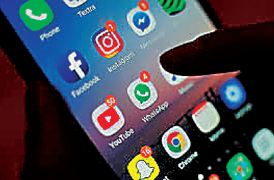 ਸੋਸ਼ਲ ਮੀਡੀਆ ਫਾਇਦਿਆਂ ਦੇ ਨਾਲ-ਨਾਲ ਕਰ ਰਿਹੈ ਵੱਡੇ ਨੁਕਸਾਨ