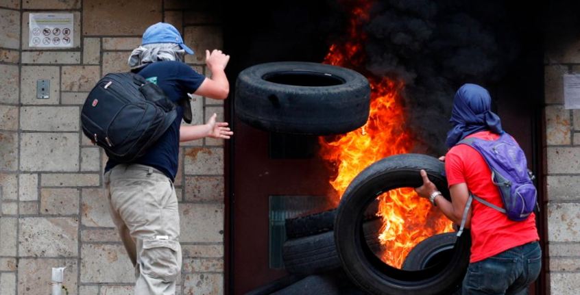 ਹੋਂਡੁਰਾਸ ‘ਚ ਪ੍ਰਦਰਸ਼ਨਕਾਰੀਆਂ ਨੇ ਅਮਰੀਕੀ ਦੂਤਾਵਾਸ ਦੀ ਇਮਾਰਤ ਨੂੰ ਲਾਈ ਅੱਗ