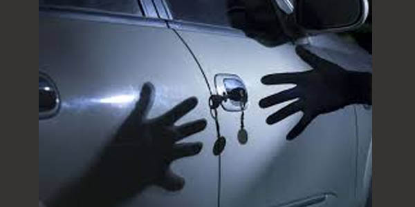 4 ਨੌਜਵਾਨਾਂ ਵੱਲੋਂ ਪੁਲਿਸ ਕਰਮਚਾਰੀ ਦੀ ਕਾਰ ਖੋਹ ਕੇ ਫਰਾਰ