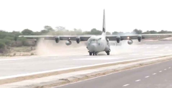 ਰਾਜਨਾਥ ਤੇ ਗਡਕਰੀ ਨੇ ਹਰਕਿਉਲਸ ਵਿਮਾਨ ਤੋਂ ਉਤਰ ਕੇ ਬਣਾਇਆ ਇਤਿਹਾਸ