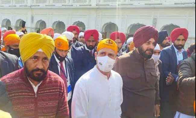 ਕਾਂਗਰਸ ਨੇਤਾ ਰਾਹੁਲ ਗਾਂਧੀ ਨੇ ਸ਼੍ਰੀ ਦਰਬਾਰ ਸਾਹਿਬ ਵਿੱਚ ਮੱਥਾ ਟੇਕਿਆ