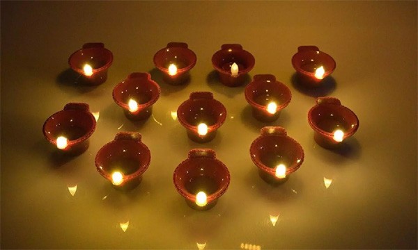 …ਲੋ ਜੀ, ਬਜ਼ਾਰ ’ਚ ਆ ਗਏ ਹਨ ਪਾਣੀ ਨਾਲ ਜਗਣ ਵਾਲੇ ਦੀਵੇ