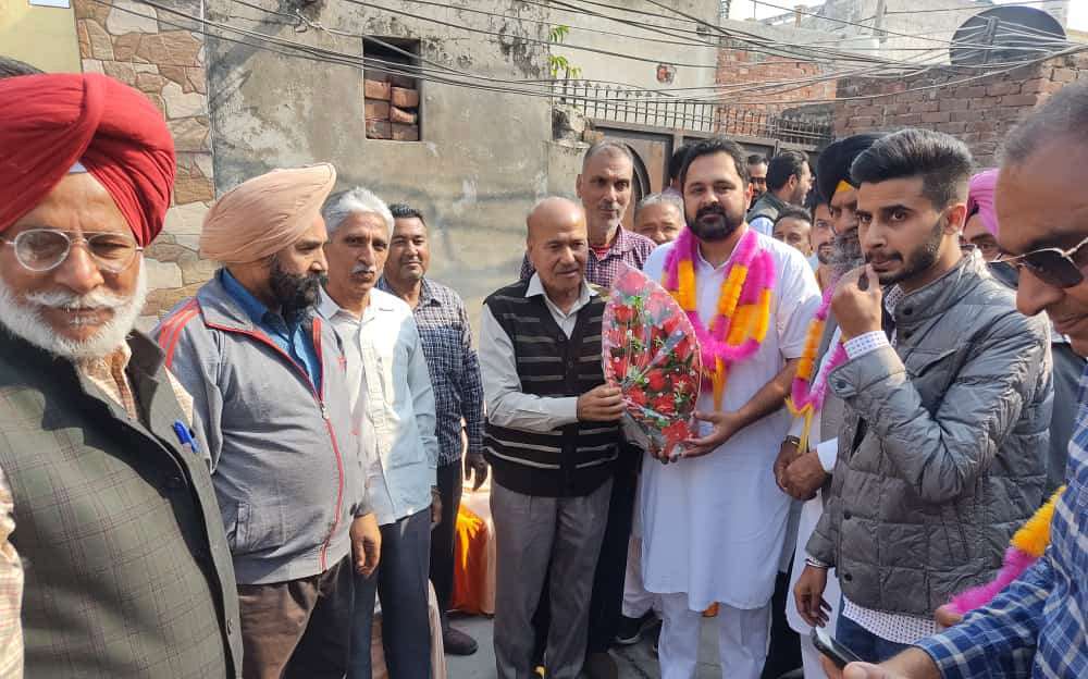 ਭ੍ਰਿਸ਼ਟ ਪਾਰਟੀਆਂ ਤੋਂ ਛੁਟਕਾਰਾ ਪਾਉਣ ਲਈ ਦੇਸ਼ ਵਾਸੀ ‘ਆਪ’ ਦਾ ਸਾਥ ਦੇਣ : ਗੈਰੀ ਬੜਿੰਗ