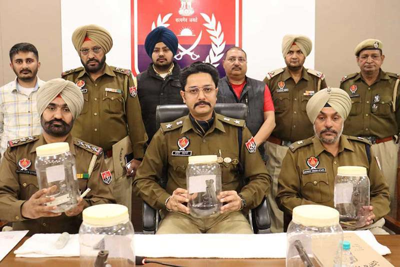 ਪਟਿਆਲਾ ਪੁਲਿਸ ਵੱਲੋਂ ਚਾਰ ਵਿਅਕਤੀ 6 ਪਿਸਟਲਾਂ ਸਮੇਤ ਕਾਬੂ