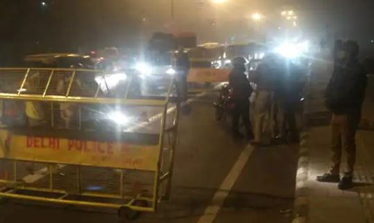 ਦਿੱਲੀ ‘ਚ ਚੱਲੀਆਂ ਗੋਲੀਆਂ, ਲੁਟੇਰੇ 5 ਲੱਖ ਲੁੱਟ ਕੇ ਫਰਾਰ