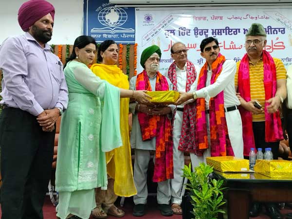 ਸੈਮੀਨਾਰ : ਦੇਸ਼ ਭਰ ਦੇ ਉਰਦੂ ਕਵੀਆਂ ਤੇ ਲੇਖਕਾਂ ਨੇ ਕੀਤੀ ਸ਼ਮੂਲੀਅਤ