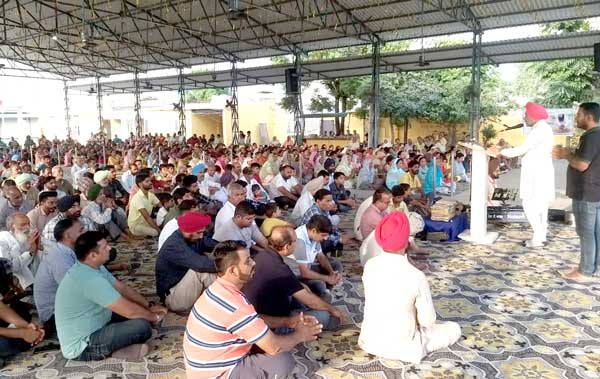 ਬਲਾਕ ਪੱਧਰੀ ਨਾਮ ਚਰਚਾ ਦੌਰਾਨ ਸਾਧ-ਸੰਗਤ ਨੇ ਗਾਇਆ ਗੁਰੂ ਜੱਸ