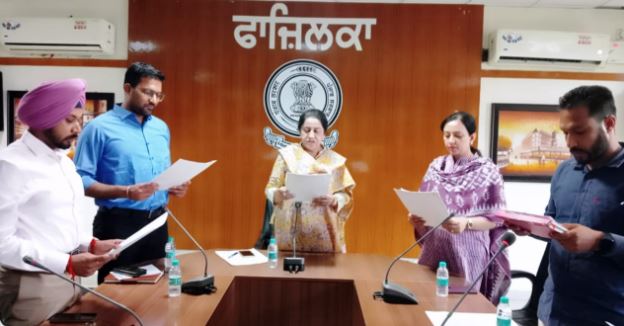 ਵਾਤਾਵਾਰਨ ਦੀ ਸ਼ੁੱਧਤਾ ਲਈ ਡਿਪਟੀ ਕਮਿਸ਼ਨਰ ਨੇ ਚੁਕਾਈ ਸਹੁੰ