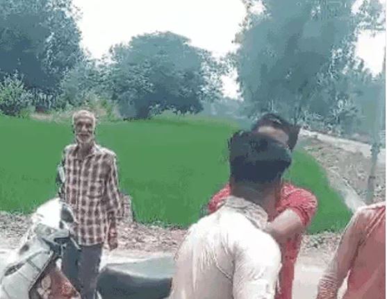 ਮੋਟਰਸਾਈਕਲ ਦੇ ਕਾਗਜ਼ ਮੰਗਣ ‘ਤੇ ਨਸ਼ੇ ’ਚ ਧੁੱਤ ਨੌਜਵਾਨਾਂ ਨੇ ਕੀਤੀ ਪੁਲਿਸ ਮੁਲਾਜ਼ਮਾਂ ਦੀ ਕੁੱਟਮਾਰ
