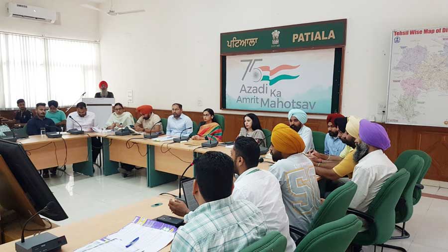 ਪਰਾਲੀ ਨੂੰ ਬਿਨ੍ਹਾਂ ਅੱਗ ਲਗਾਏ ਸੰਭਾਲਣ ਦੀ ਰਣਨੀਤੀ ਉਲੀਕਣ ਲਈ ਡਿਪਟੀ ਕਮਿਸ਼ਨਰ ਵੱਲੋਂ ਮੀਟਿੰਗ