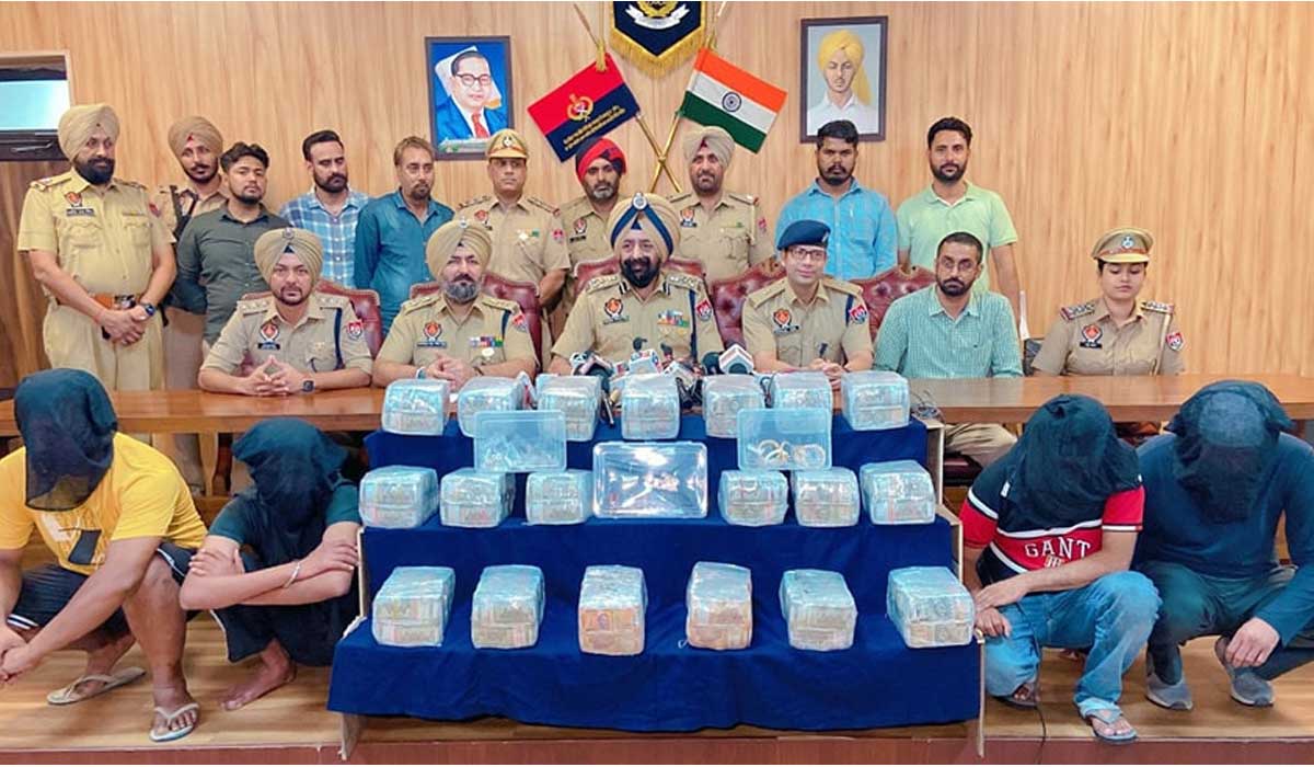 ਪੁਲਿਸ ਨੇ ਘਰ ਅੰਦਰ ਦਾਖਲ ਹੋ ਕੇ ਲੁੱਟ-ਖੋਹ ਕਰਨ ਵਾਲੇ ਚਾਰ ਲੁਟੇਰਿਆਂ ਨੂੰ ਦਬੋਚਿਆ