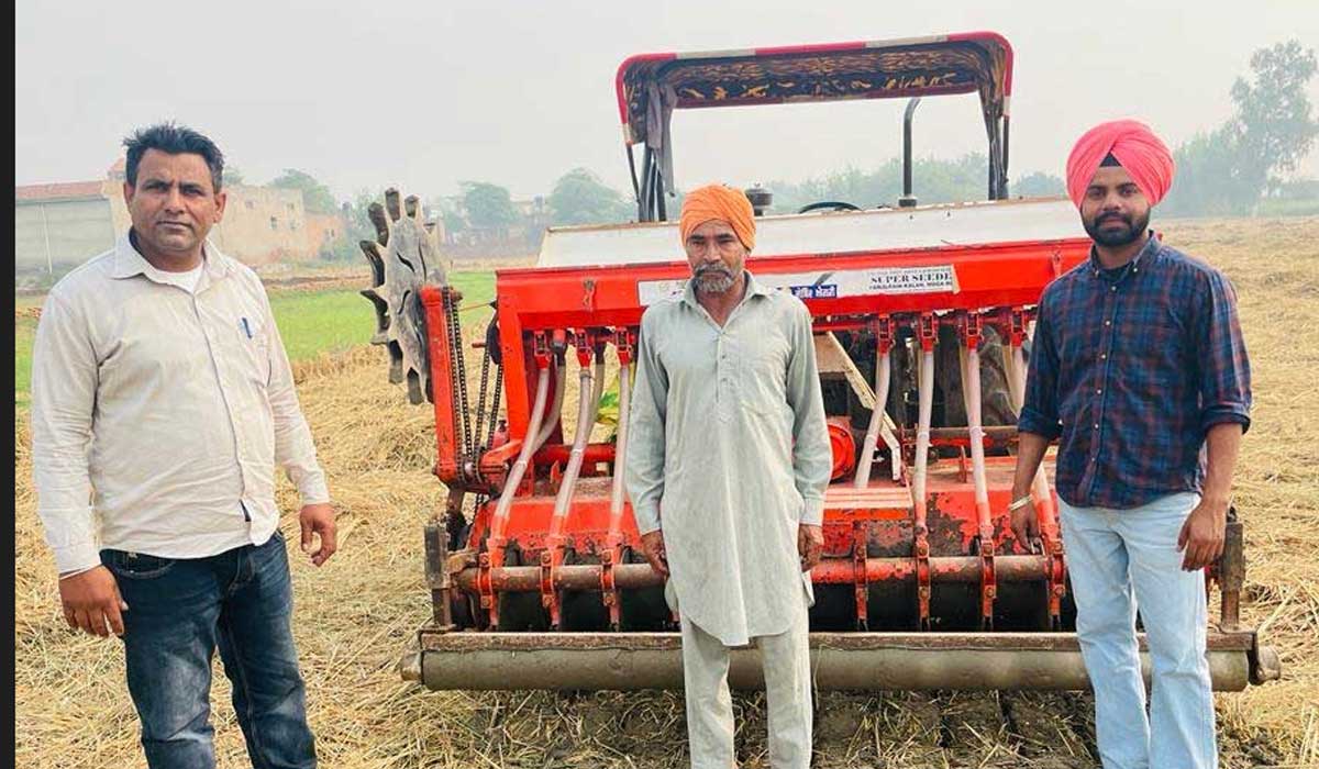 ਅਗਾਂਹ ਵਧੂ ਕਿਸਾਨਾਂ ਵੱਲੋਂ ਝੋਨੇ ਦੀ ਪਰਾਲੀ ਨੂੰ ਅੱਗ ਨਾ ਲਾ ਕੇ ਵਾਤਾਵਰਣ ਨੂੰ ਬਚਾਉਣ ਲਈ ਪਾਇਆ ਜਾ ਰਿਹੈੈ ਅਹਿਮ ਯੋਗਦਾਨ