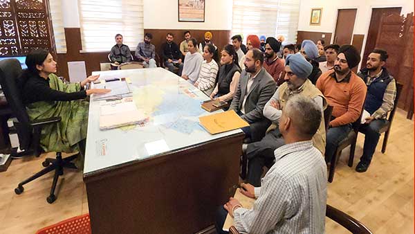 ਡਿਪਟੀ ਕਮਿਸ਼ਨਰ ਨੇ ਨਵ ਨਿਯੁਕਤ ਪਟਵਾਰੀ ਫੀਲਡ ’ਚ ਭੇਜੇ