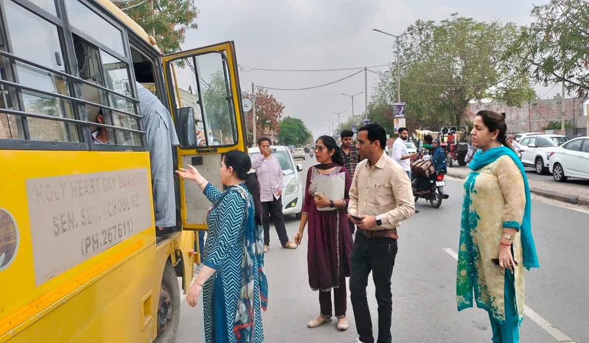 ਡਿਪਟੀ ਕਮਿਸ਼ਨਰ ਦੀ ਨਿਗਰਾਨੀ ‘ਚ ਸਕੂਲ ਵਾਹਨਾਂ ਦੀ ਕੀਤੀ ਚੈਕਿੰਗ