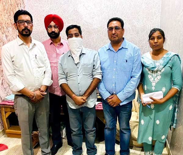 ਨਗਰ ਕੌਂਸਲ ਦਾ ਜੇਈ ਰਿਸ਼ਵਤ ਲੈਂਦਾ ਕਾਬੂ, ਛੇ ਜਣਿਆਂ ਖਿਲਾਫ਼ ਪਰਚਾ