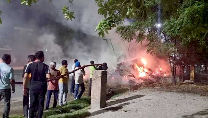 ਪਰਾਲੀ ਦੀਆਂ ਗੱਠਾਂ ਨਾਲ ਭਰੀ ਟਰਾਲੀ ਨੂੰ ਲੱਗੀ ਭਿਆਨਕ ਅੱਗ