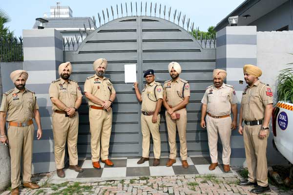 ਕਮਿਸ਼ਨਰ ਪੁਲਿਸ ਨੇ ਇੱਕ ਡਰੱਗ ਸਮੱਗਲਰ ਦੀ ਸਾਢੇ 8 ਕਰੋੜ ਦੀ ਪ੍ਰਾਪਰਟੀ ਕੀਤੀ ਅਟੈਚ