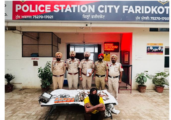 Faridkot News: ਮੈਡੀਕਲ ਕਾਲਜ ਹਸਪਤਾਲ ’ਚੋਂ ਚੋਰੀ ਕਰਨ ਵਾਲੇ ਚੋਰ ਨੂੰ ਸਮਾਨ ਸਮੇਤ ਕੀਤਾ ਕਾਬੂ