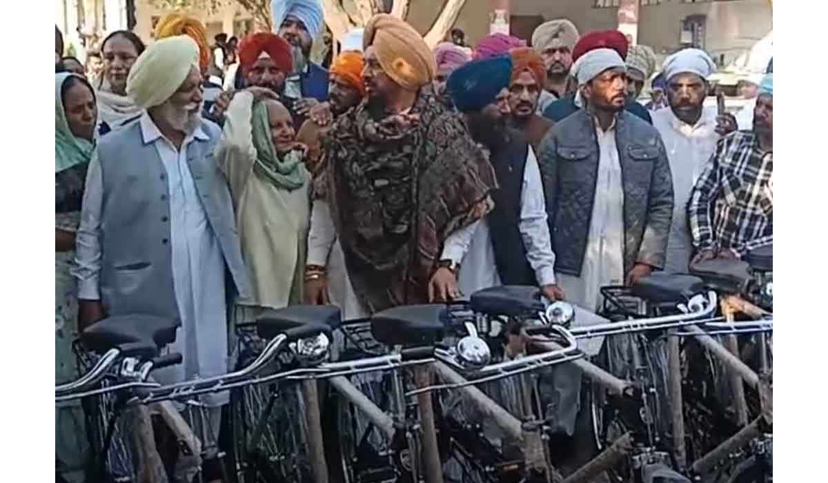 Nabha News: ਸਾਈਕਲ ਵਾਲੇ ਵਿਧਾਇਕ ਨੇ ਪਿਤਾ ਦੀ ਯਾਦ ਨੂੰ ਸਮਰਪਿਤ 13 ਸਾਈਕਲ ਲੋੜਵੰਦਾਂ ਨੂੰ ਸੌਂਪੇ