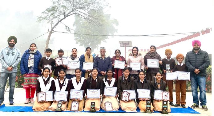 Faridkot News: ਵਿਗਿਆਨ ਪ੍ਰਦਰਸ਼ਨੀ ’ਚ ਸਰਕਾਰੀ ਸੀਨੀਅਰ ਸੈਕੰਡਰੀ ਸਕੂਲ ਦੇ ਵਿਦਿਆਰਥੀਆਂ ਨੇ ਗੱਡੇ ਸਫਲਤਾ ਦੇ ਝੰਡੇ