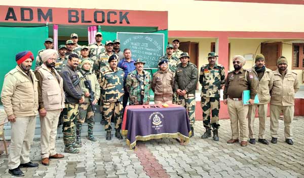 Heroin: ਸਰਹੱਦੀ ਇਲਾਕੇ ‘ਚ ਡਰੋਨ ਨਾਲ ਸੁੱਟਿਆ ਗਿਆ ਪਿਸਤੌਲ, ਮੈਗਜ਼ੀਨ ਅਤੇ ਹੈਰੋਇਨ ਬਰਾਮਦ