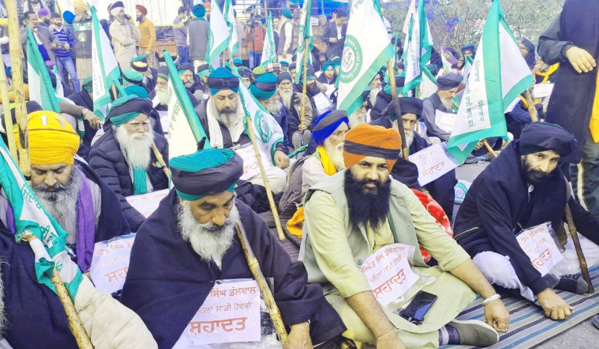 Kisan Protest Punjab: ਖਨੌਰੀ ਬਾਰਡਰ ‘ਤੇ ਕਿਸਾਨ ਆਗੂ ਚੱਠਾ ਦੀ ਅਗਵਾਈ ਹੇਠ ਸੰਗਰੂਰ ਜ਼ਿਲ੍ਹੇ ਦੇ 16 ਕਿਸਾਨ ਮਰਨ ਵਰਤ ‘ਤੇ ਬੈਠੇ