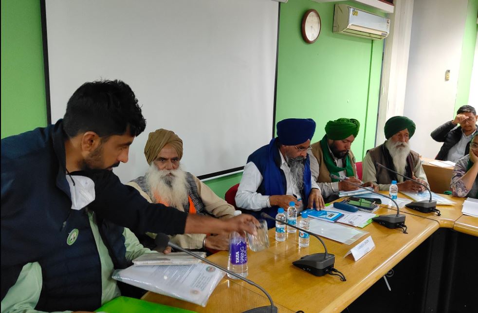 Farmers Meeting: ਚੰਡੀਗੜ੍ਹ ’ਚ ਕਿਸਾਨਾਂ ਦੀ 5ਵੇਂ ਗੇੜ ਦੀ ਮੀਟਿੰਗ ਜਾਰੀ, ਡੱਲੇਵਾਲ ਨੂੰ ਸਟਰੈਚਰ ‘ਤੇ ਕਾਨਫਰੰਸ ਹਾਲ ਲਿਆਂਦਾ ਗਿਆ