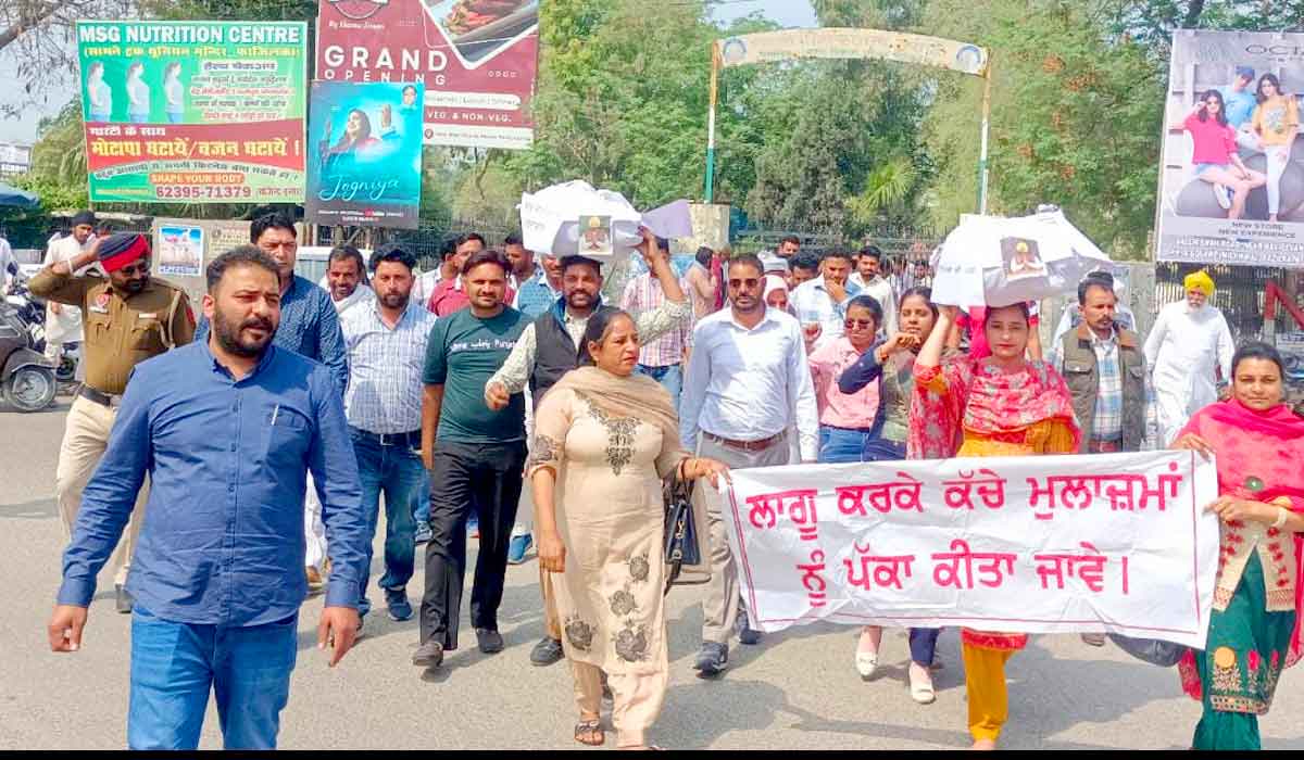 ਨਰੇਗਾ ਮੁਲਾਜ਼ਮਾਂ ਵੱਲੋਂ ਅੱਜ ਫੂਕੀ ਪੰਜਾਬ ਸਰਕਾਰ ਦੀ ਝੂਠੇ ਲਾਰਿਆਂ ਦੀ ਪੰਡ