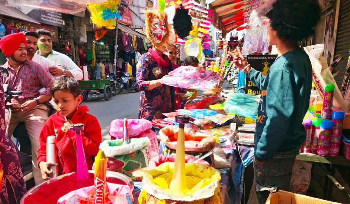 Special Holi: ਇਲੈਕਟ੍ਰਿਕ ਪਿਚਕਾਰੀਆਂ ਸਮੇਤ ਮੋਦੀ ਦੇ ਹਥੌੜੇ ਵਾਲੀ ਪਿਚਕਾਰੀ ਬਣੀ ਖਿੱਚ ਦਾ ਕੇਂਦਰ