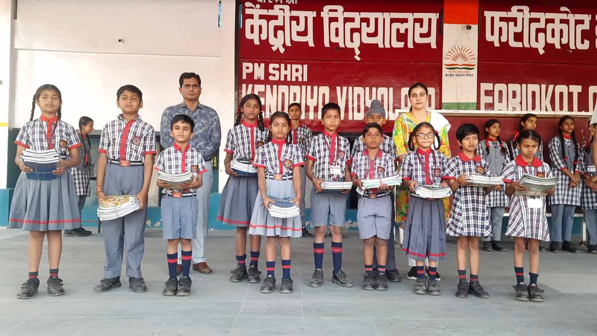 PM SHRI Schools: ਪੀਐਮ ਸ੍ਰੀ ਕੇਂਦਰੀ ਵਿਦਿਆਲਿਆ ’ਚ ਪੁਸਤਕ ਤੋਹਫਾ ਉਤਸ਼ਵ ਬੜੀ ਧੂਮਧਾਮ ਨਾਲ ਮਨਾਇਆ