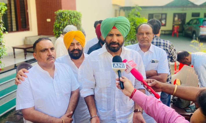 Punjab Congress: ‘ਬਾਜਵਾ ਖਿਲਾਫ਼ ਕਾਰਵਾਈ ਹੋਈ ਤਾਂ ਇੱਟ ਨਾਲ ਇੱਟ ਖੜਕਾ ਦਿਆਂਗੇ’: ਵੜਿੰਗ