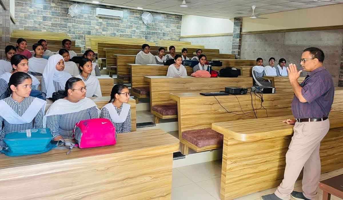 Sunam News: ਐੱਸਡੀਐੱਮ ਪ੍ਰਮੋਦ ਸਿੰਗਲਾ ਵੱਲੋਂ ਮਿਡ ਡੇਅ ਮੀਲ ਦੀ ਅਚਨਚੇਤ ਚੈਕਿੰਗ