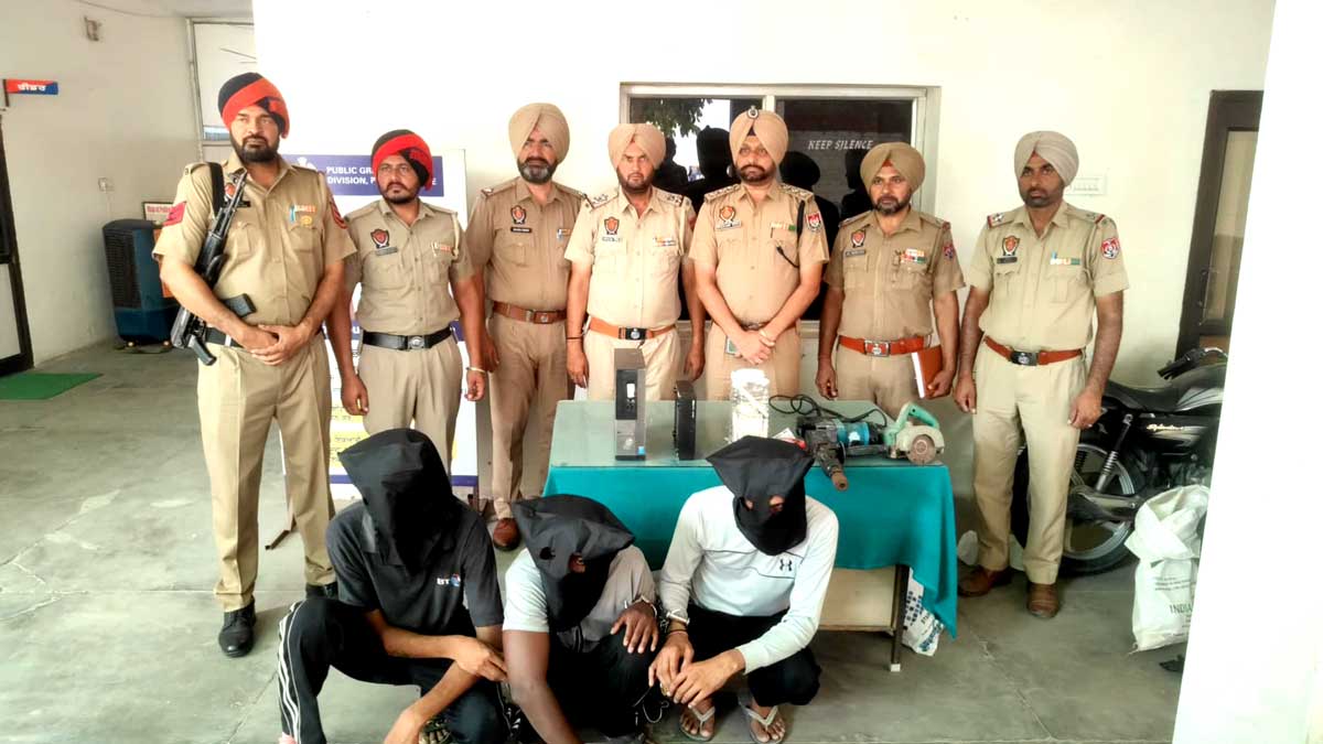 Axis Bank Robbery Case: ਪੁਲਿਸ ਵੱਲੋਂ ਐਕਸਿਸ ਬੈਂਕ ’ਚੋਂ 9 ਲੱਖ ਦੀ ਚੋਰੀ ਕਰਨ ਵਾਲੇ 3 ਵਿਅਕਤੀ ਕਾਬੂ