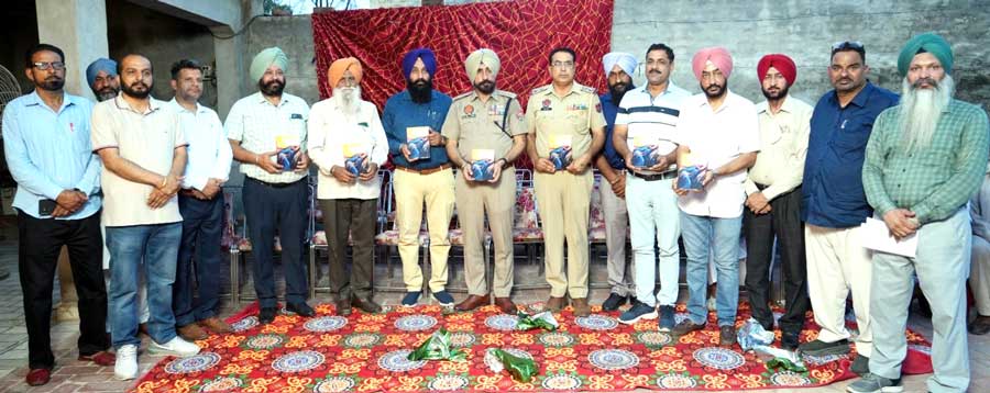 Punjabi Book Release Canada: ਵਿਸ਼ਵ ਪੰਜਾਬੀ ਸਭਾ ਕੈਨੇਡਾ ਵੱਲੋਂ ਸਮਾਗਮ ਦੌਰਾਨ ਕੈਨੇਡੀਅਨ ਕਵਿੱਤਰੀ ਰਮਿੰਦਰ ਕੌਰ ਰੰਮੀ ਦੀ ਪੁਸਤਕ ‘ਤੇਰੀ ਚਾਹਤ’ ਦੀ ਕੀਤੀ ਘੁੰਢ ਚੁਕਾਈ