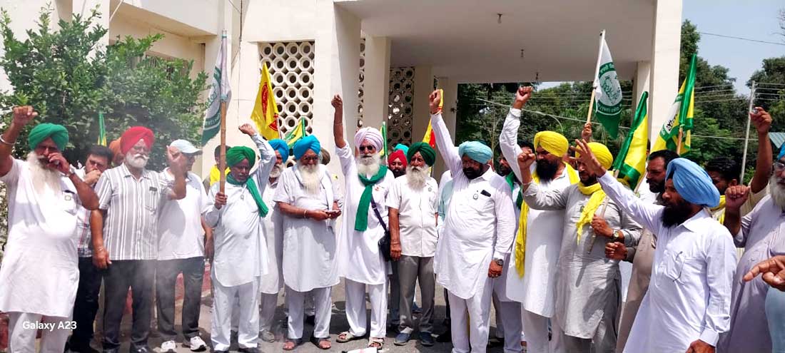 Farmers Protest Punjab: ਸੰਯੁਕਤ ਕਿਸਾਨ ਮੋਰਚਾ ਪੰਜਾਬ ਭਾਰਤ ਦੇ ਸੱਦੇ ’ਤੇ ਅਮਰੀਕੀ ਰਾਸ਼ਟਰਪਤੀ ਟਰੰਪ ਅਤੇ ਪੀਐਮ ਮੋਦੀ ਦੇ ਪੁਤਲੇ ਫੂਕੇ ਗਏ