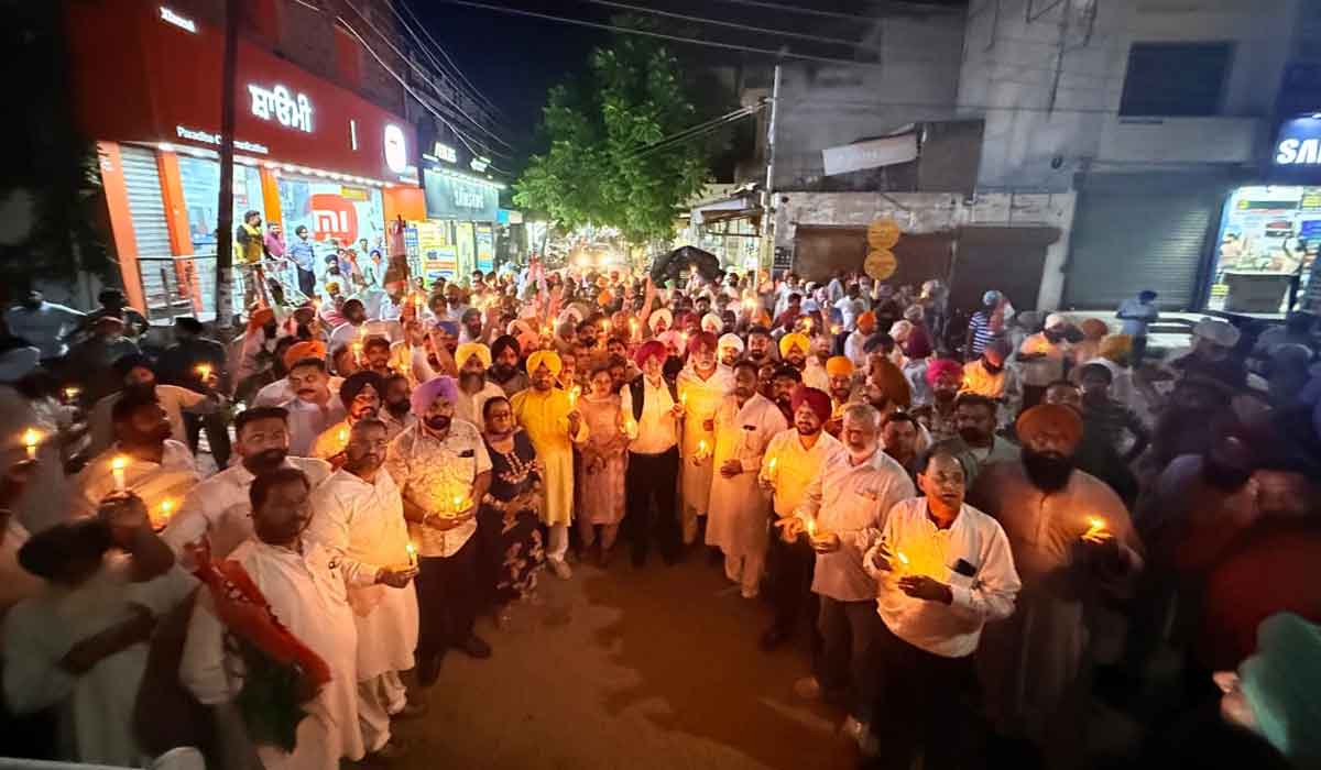 Fatehgarh Sahib News: ਫ਼ਤਹਿਗੜ੍ਹ ਸਾਹਿਬ ’ਚ ਜਿਲ੍ਹਾ ਕਾਂਗਰਸ ਕਮੇਟੀ ਵੱਲੋਂ ਵਿਸ਼ਾਲ ਕੈਂਡਲ ਮਾਰਚ