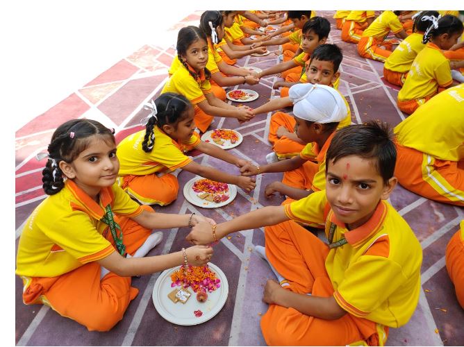 Rakhi Festival School Event: ਚੰਦਰ ਮਾਡਲ ਸਕੂਲ ’ਚ ਰੱਖੜੀ ਦਾ ਪਵਿੱਤਰ ਤਿਉਹਾਰ ਧੂਮ-ਧਾਮ ਨਾਲ ਮਨਾਇਆ