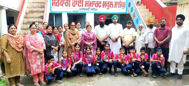 School News: ਸਰਕਾਰੀ ਹਾਈ ਸਕੂਲ ਸਾਨੀਪੁਰ ਦੇ ਖਿਡਾਰੀਆਂ ਨੂੰ ਮੈਡਲਾਂ ਨਾਲ ਕੀਤਾ ਸਨਮਾਨਿਤ