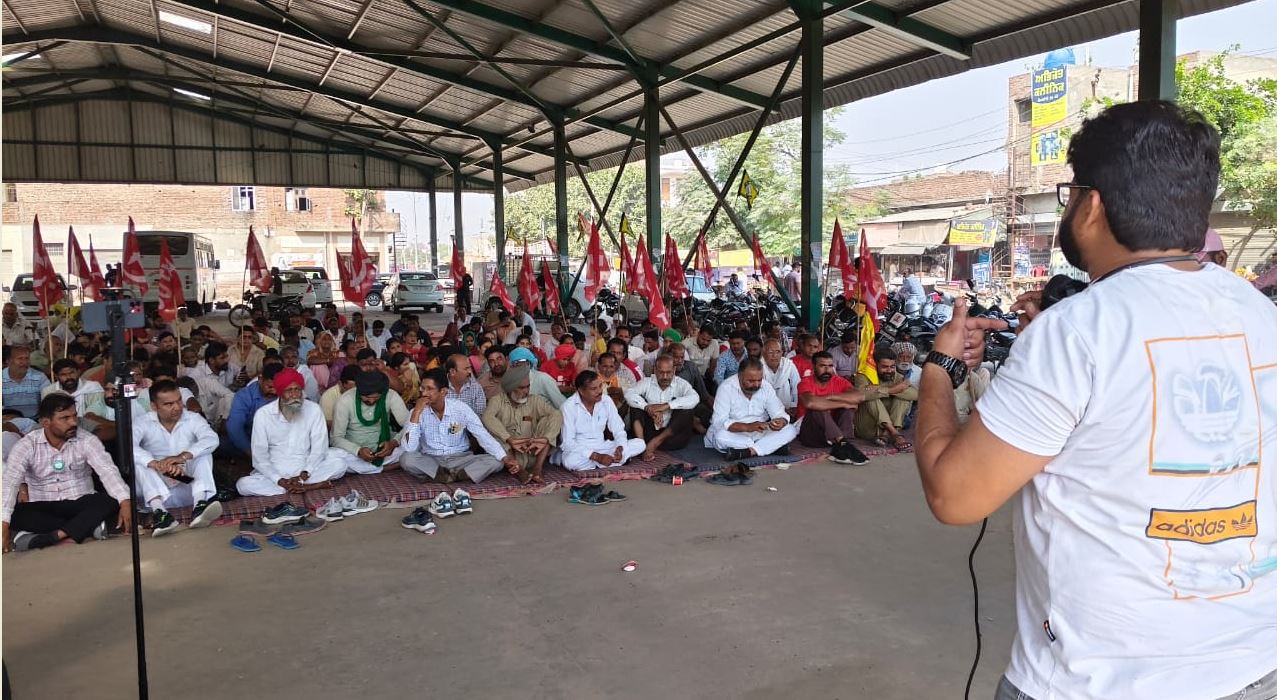 Jalalabad News: ਜਥੇਬੰਦੀਆਂ ਵੱਲੋਂ ਲਵਾਈਆਂ ਰੇਹੜੀਆਂ ਨੂੰ ਦੁਬਾਰਾ ਚੁੱਕਣ ਖ਼ਿਲਾਫ਼ ਰੋਹ ਹੋਰ ਭਖਿਆ