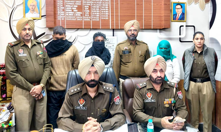 Barnala Crime News: ਫਿਲਮੀ ਸਟਾਈਲ ’ਚ ਮਾਂ-ਪੁੱਤ ਕਰਦੇ ਸੀ ਫਿਰੌਤੀ ਦੀ ਮੰਗ, ਪੁਲਿਸ ਨੇ ਦਬੋਚੇ