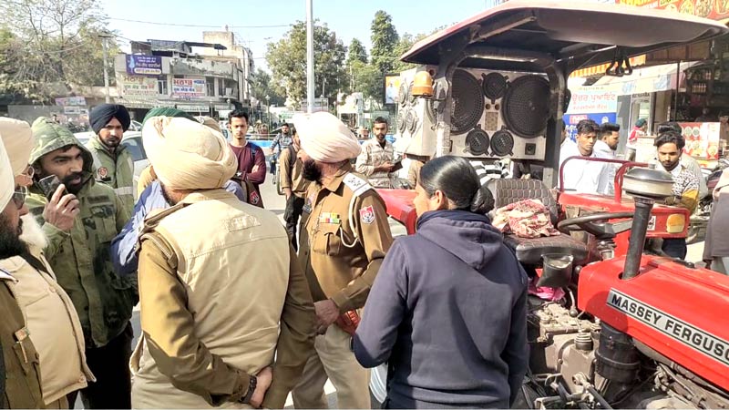 Traffic Violation: ਉੱਚੀ ਆਵਾਜ਼ ‘ਚ ਡੈਕ ਵਜਾਉਣ ਵਾਲੇ ਟਰੈਕਟਰ ਚਾਲਕ ਖਿਲਾਫ਼ ਪੁਲਿਸ ਨੇ ਕੀਤੀ ਸਖ਼ਤ ਕਾਰਵਾਈ