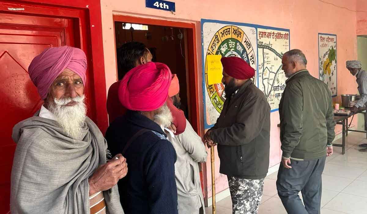 Punjab Votion: ਧੁੰਦ ਕਾਰਨ ਠੰਢੀ ਰਫਤਾਰ ਨਾਲ ਸ਼ੁਰੂ ਹੋਈਆਂ ਵੋਟਾਂ