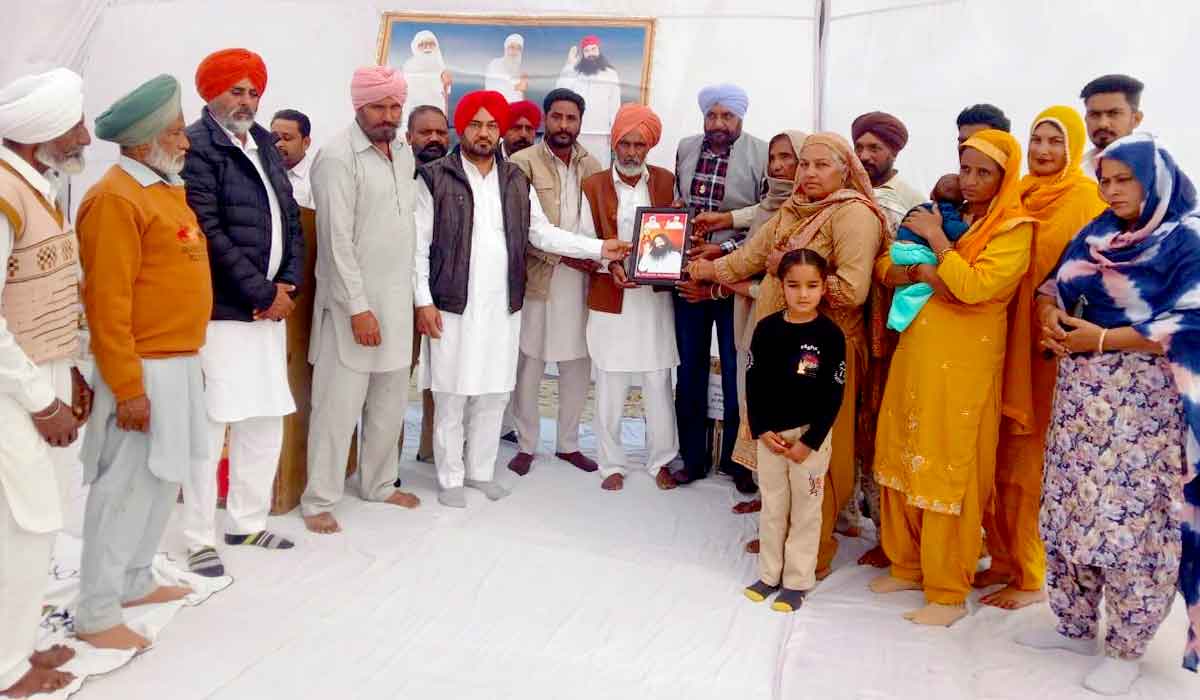 Bathinda News: ਲੋੜਵੰਦ ਪਰਿਵਾਰਾਂ ਨੂੰ ਰਾਸ਼ਨ ਤੇ ਕੰਬਲ ਵੰਡ ਸਰੀਰਦਾਨੀ ਗੁਰਦੇਵ ਸਿੰਘ ਇੰਸਾਂ ਨੂੰ ਦਿੱਤੀ ਸ਼ਰਧਾਂਜਲੀ