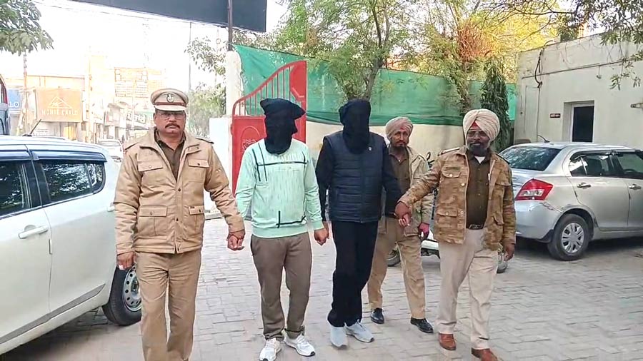 Exam Cheating: ਬਲੂਟੁੱਥ ਦੀ ਵਰਤੋਂ ਕਰਕੇ ਸਰਕਾਰੀ ਨੌਕਰੀ ਦੀ ਪ੍ਰੀਖਿਆ ਦੇ ਰਿਹਾ ਨੌਜਵਾਨ ਫੜਿਆ